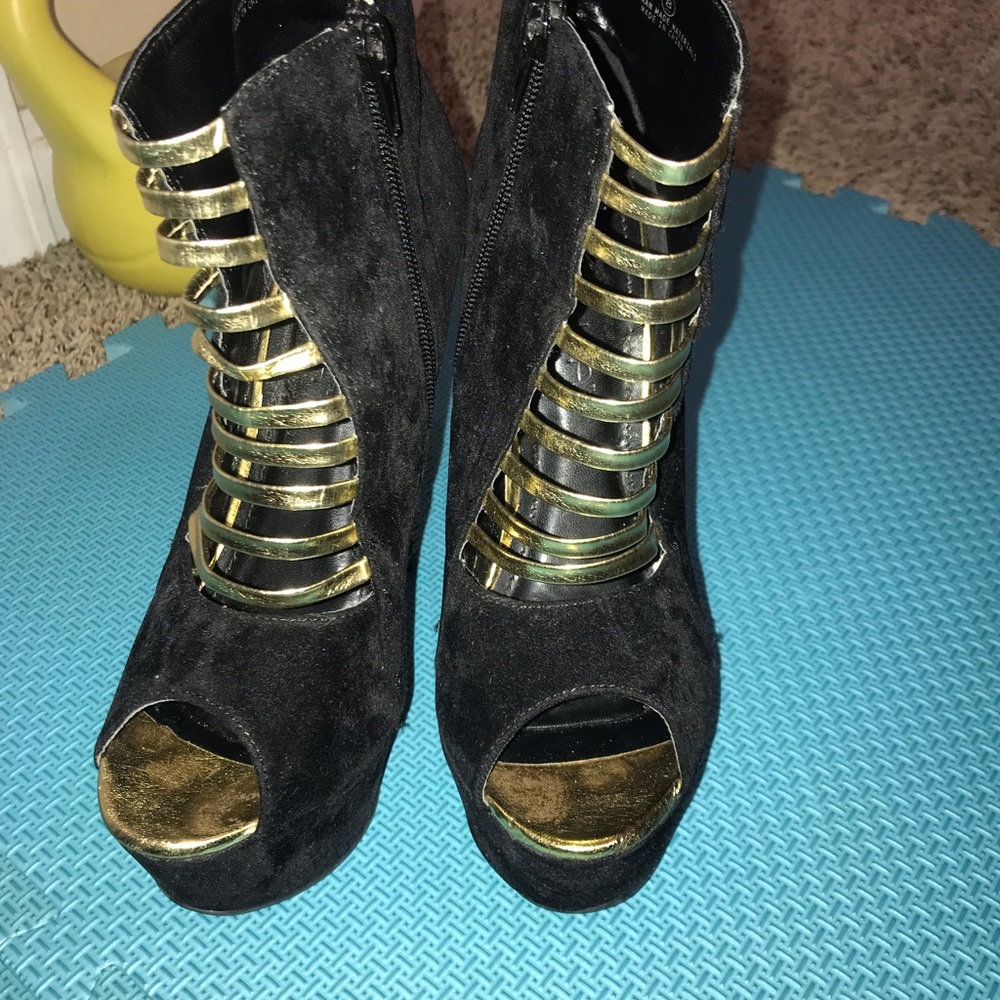 Cute Toe-Out Booties! - Picture 4 of 7